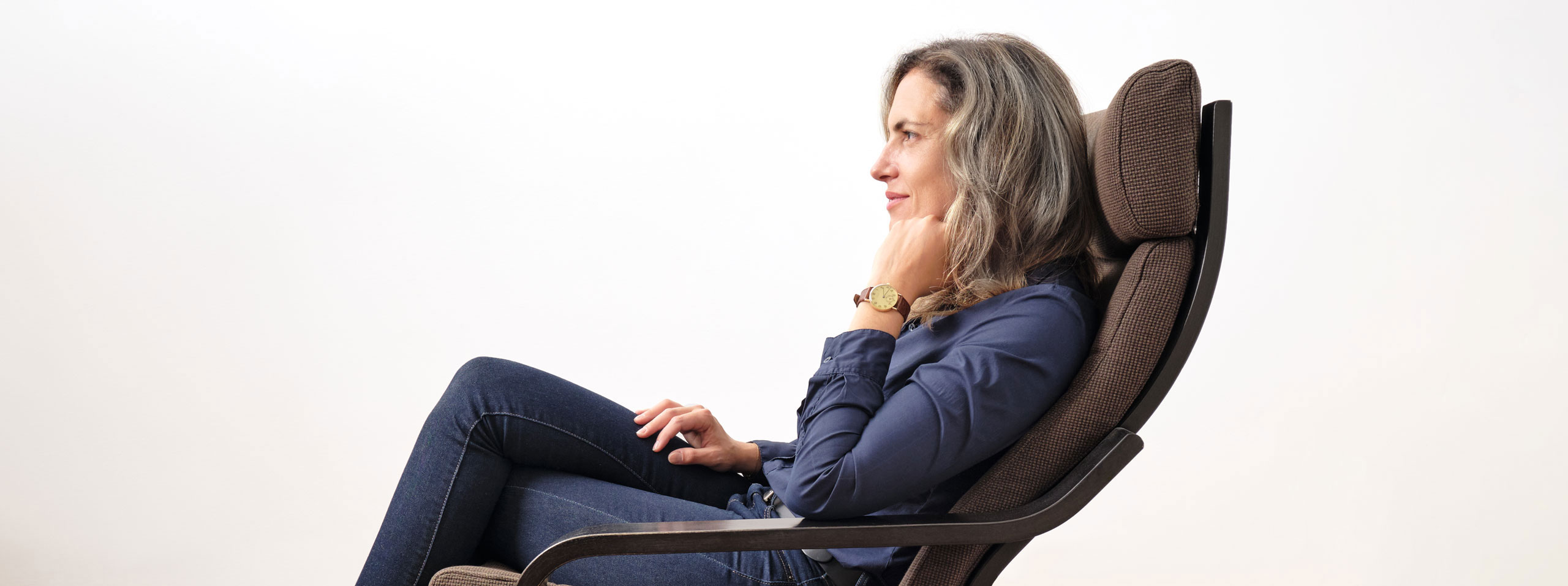 Ileana Mayer-Dobnig in ihrer Praxis für Hypnosepsychotherapie in 1040 Wien